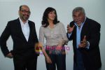 Mohan Kapoor, Isha Koppikar, Sharat Saxena at De Dhana Dhan press meet in Colors Office on 1st Sep 2009 (22).JPG